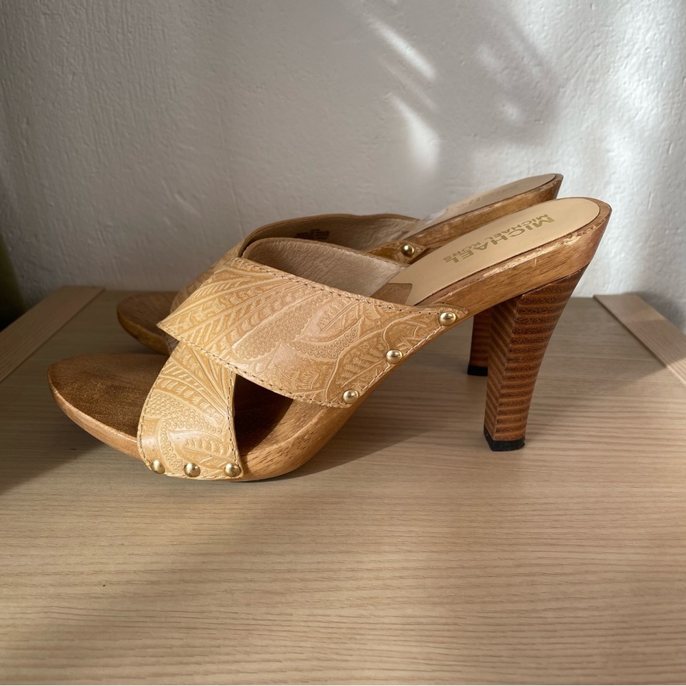 Michael Kors heals, Size 6.5, In great condition.